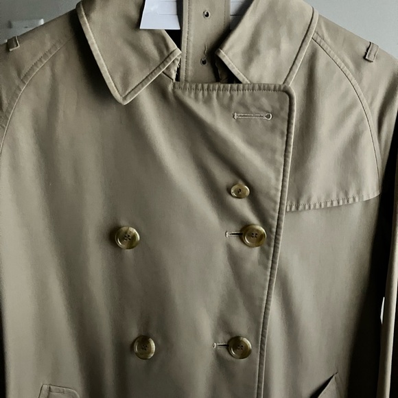 Vintage Burberry trench coat. - Picture 6 of 15